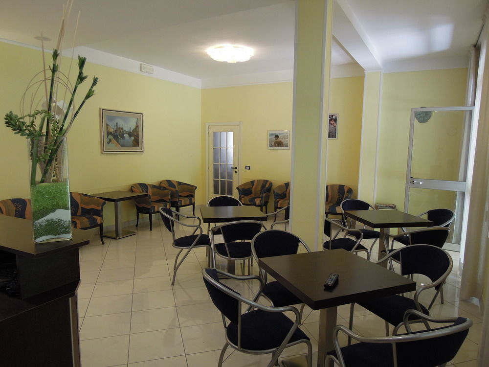 Hotel Rio Чезенатико Екстериор снимка