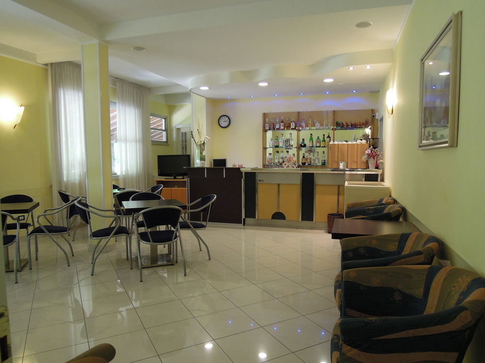 Hotel Rio Чезенатико Екстериор снимка