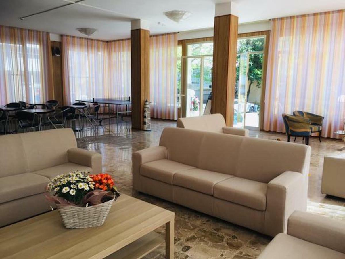Hotel Rio Чезенатико Екстериор снимка