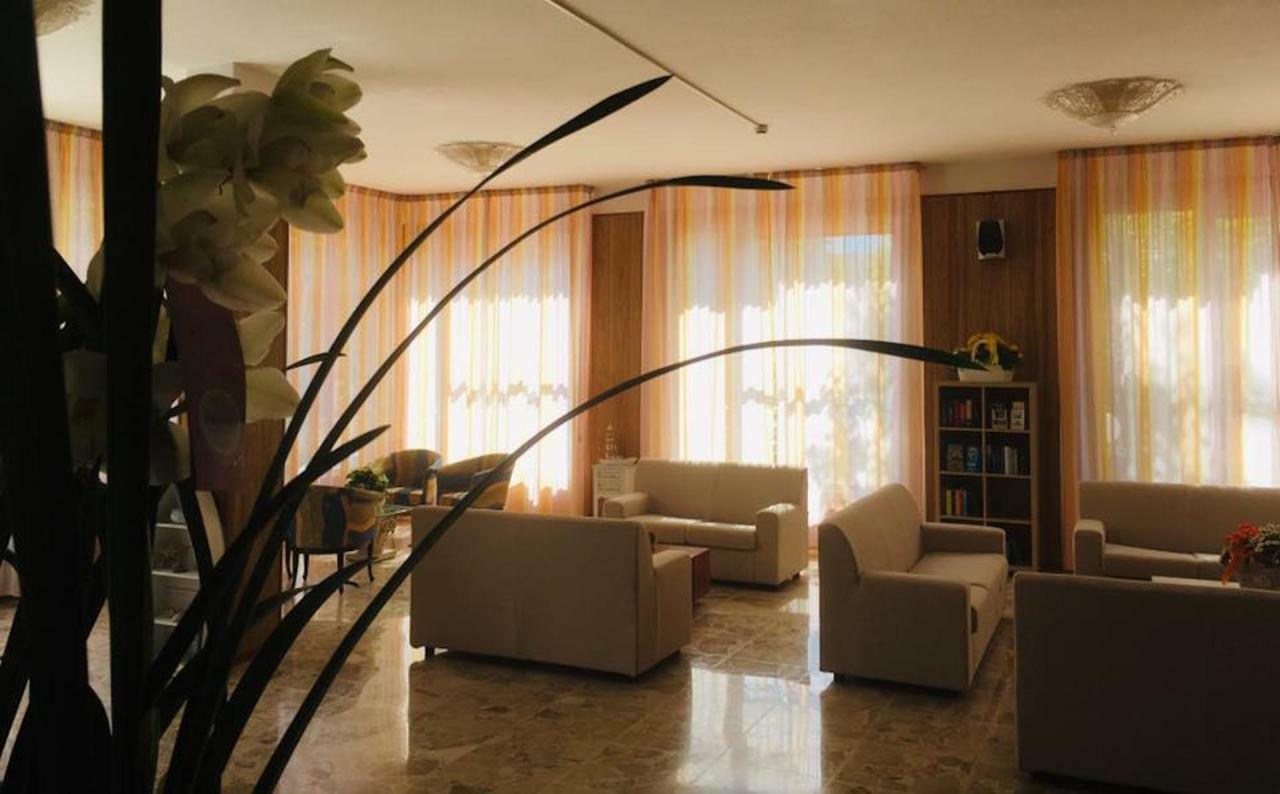 Hotel Rio Чезенатико Екстериор снимка